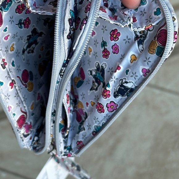 VERA BRADLEY DISNEY RFID DOUBLE ZIP ID CASE IN PLAYFUL FIGARO:NWT FIGARO THE CAT - Picture 14 of 15